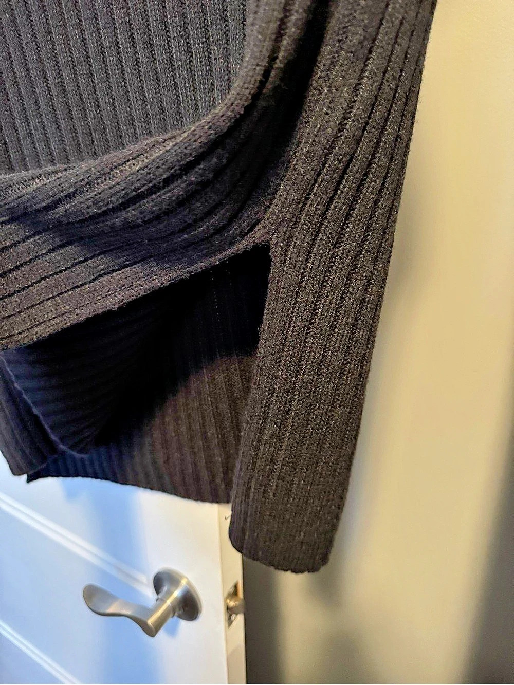 H&M Divided Ribbed Knit Sweater Vest - Picture 4 of 4